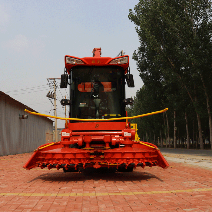 Máy gặt ngô ủ chua mini tự hành Máy gặt ngô ủ chua mini tự hành