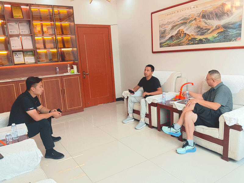 Chào mừng bạn bè nước ngoài đến thăm công ty chúng tôi và đặt hàng máy móc! Chào mừng bạn bè nước ngoài đến thăm công ty chúng tôi và đặt hàng máy móc!