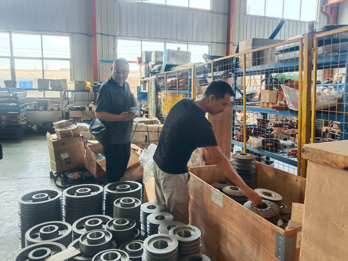 Chào mừng bạn bè nước ngoài đến thăm công ty chúng tôi và đặt hàng máy móc! Chào mừng bạn bè nước ngoài đến thăm công ty chúng tôi và đặt hàng máy móc!