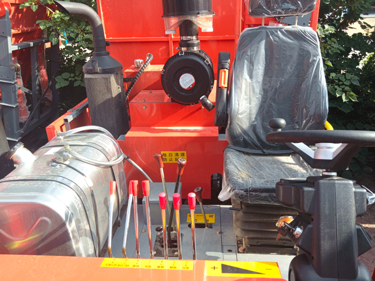 Nguồn cung cấp từ nhà máy Máy thu hoạch thức ăn ủ chua từ thân cây ngô tự hành chạy dầu diesel 4Qz-1600 hiệu suất cao 175Hp phù hợp cho thức ăn chăn nuôi Nguồn cung cấp từ nhà máy Máy thu hoạch thức ăn ủ chua từ thân cây ngô tự hành chạy dầu diesel 4Qz-1600 hiệu suất cao 175Hp phù hợp cho thức ăn chăn nuôi